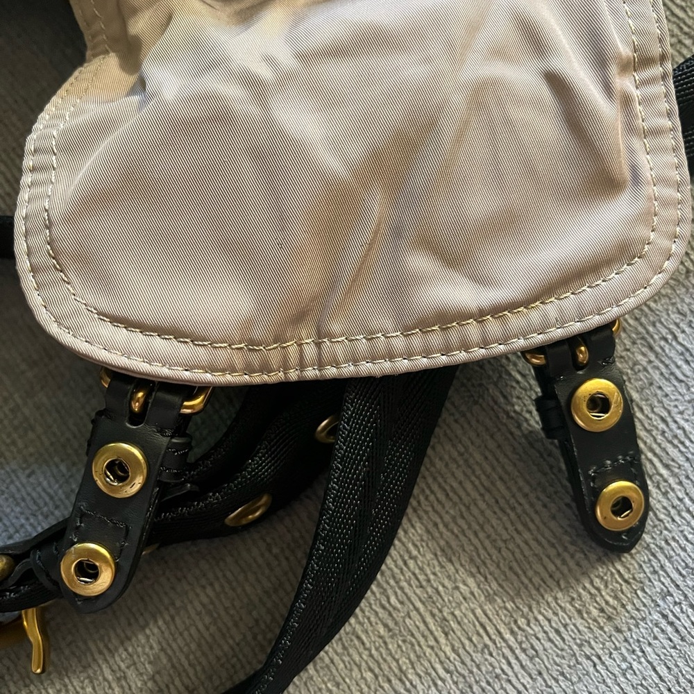 BURBERRY GRAPHIC CARTOON BACKPACK - Picture 10 of 12
